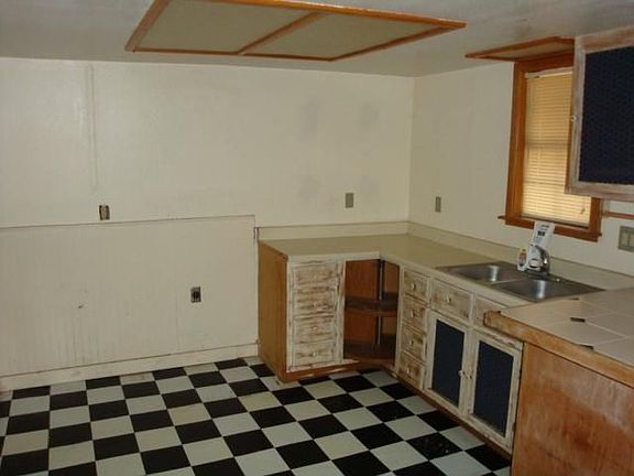 3rd image of 208 Corral Ln