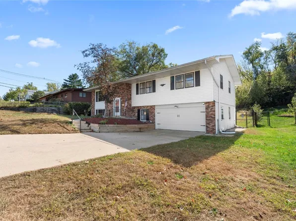 2611 Brookland Dr NE, Cedar Rapids, IA 52402