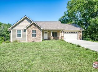 210 Eagle Crest Dr, Byrdstown, TN 38549