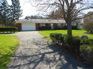 15430 Hubbard St, Livonia, MI 48154