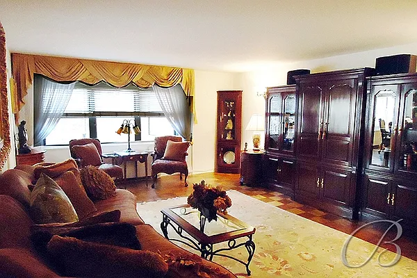 Sold by Bellmarc Realty | media 1