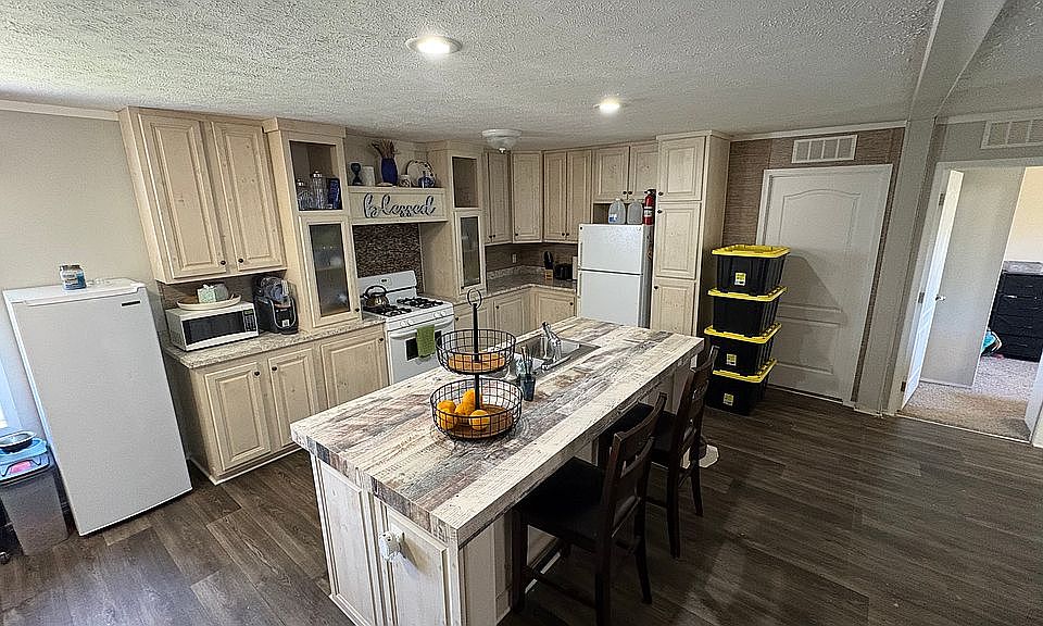 1st image of 8900 Sassafras St #252