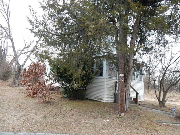 3rd image of 1054 Mail Ave
