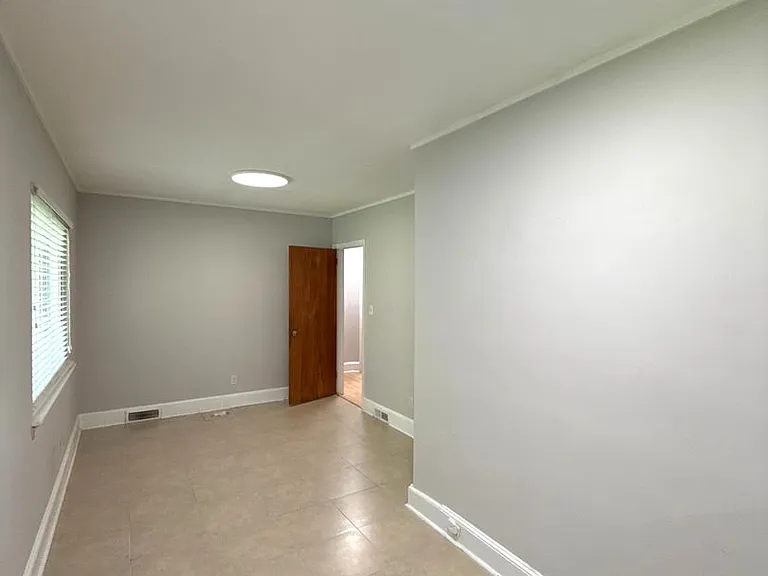 932 Hickory Nut St — Photo 10