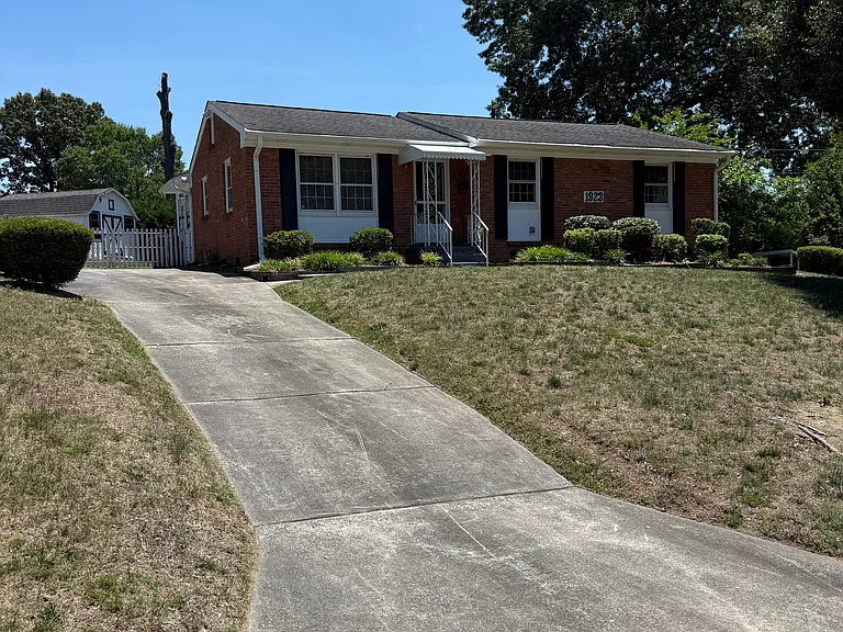 1923 Belcrest Dr — Photo 12
