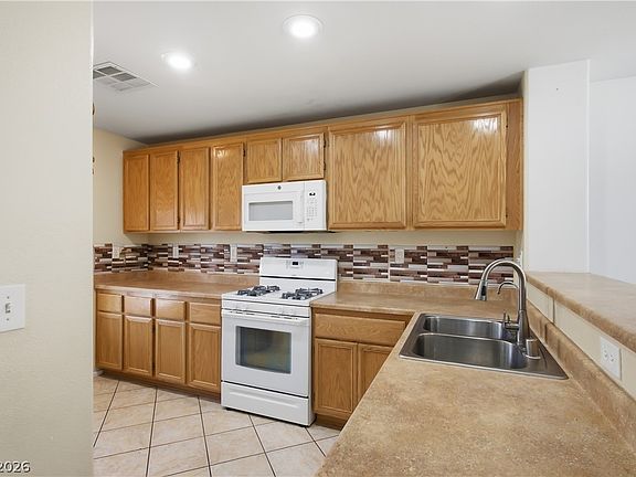 5th image of 1172 Gecko Rd