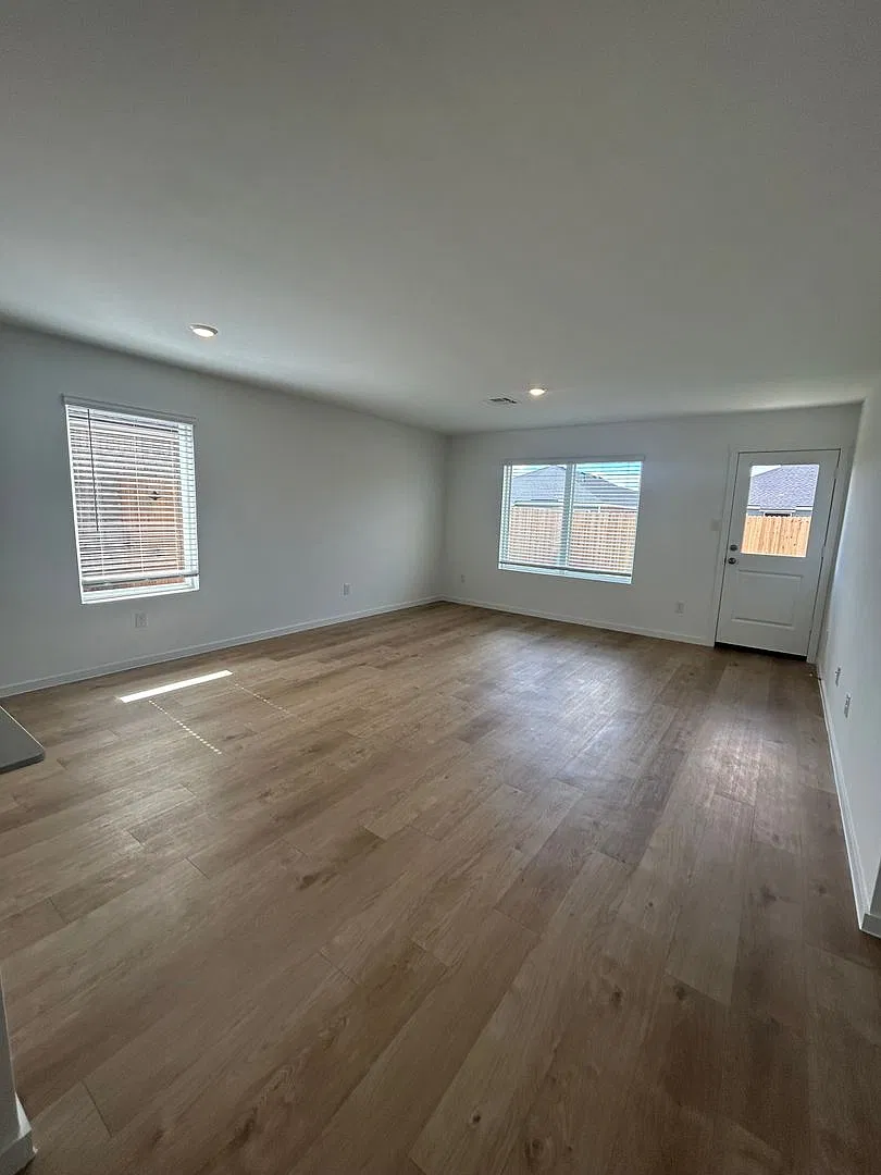 4 Bedroom Home in Edmond — Photo 4