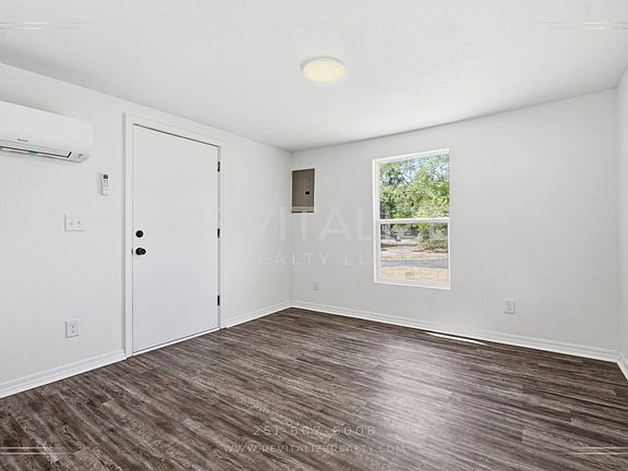 4th image of 377 Tuttle Ave #B