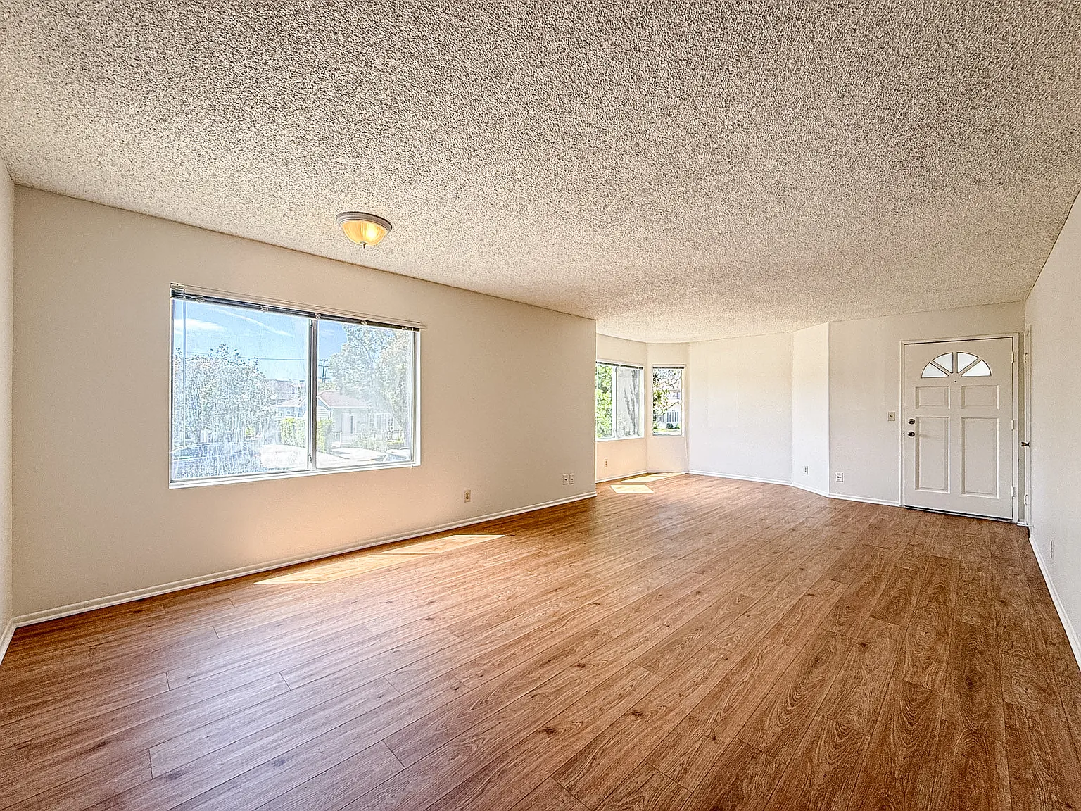 2 bed, 1000 sqft, $2,800 — Photo 2