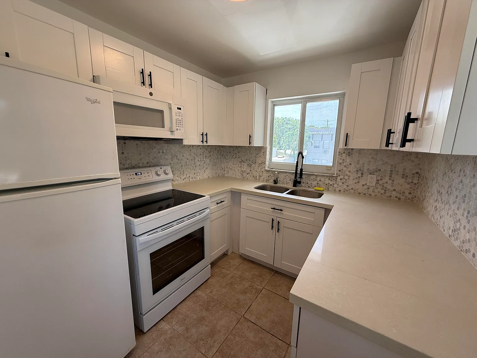 2 bed, 2.0 bath, $2,250 — Photo 3