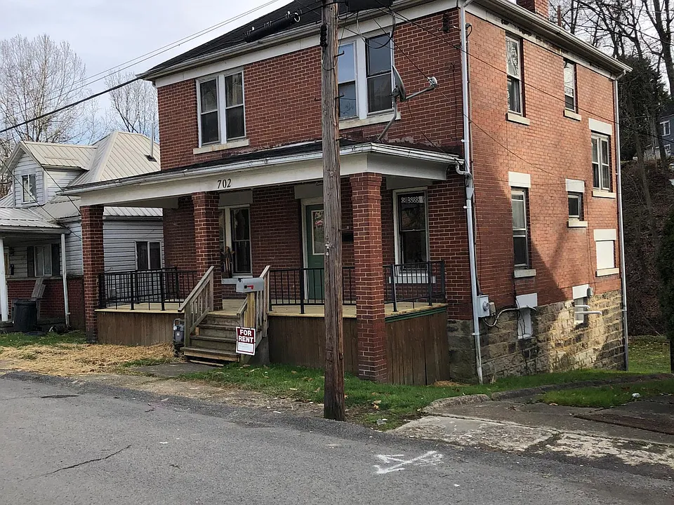 702 Oliver Ave