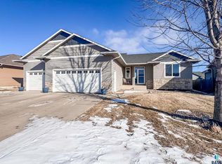 3604 S Home Plate Ave, Sioux Falls, SD 57110