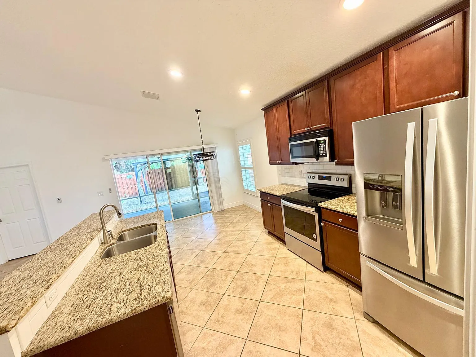 3 bed, 2.0 bath, 1560 sqft, $2,475 — Photo 4