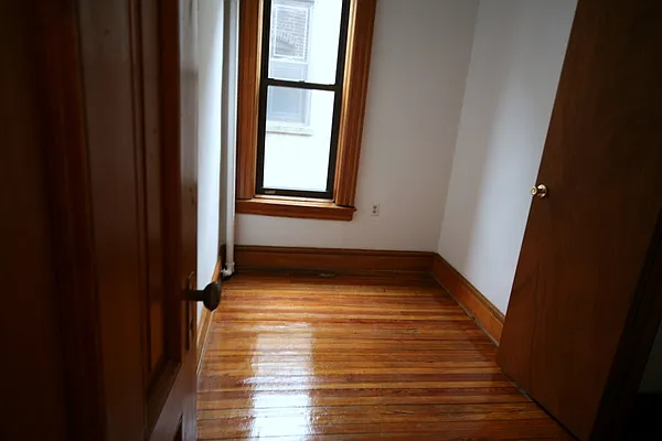 Rented by Metropolitan Realty | media 16