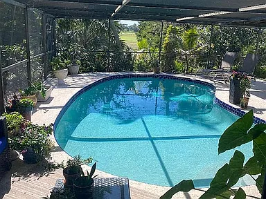 2230 SE Country Club Ln — exterior photo