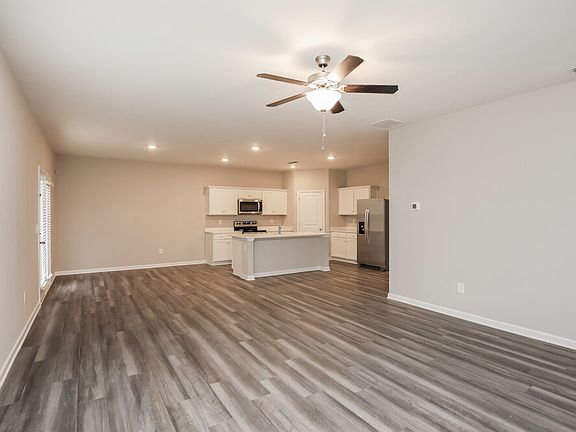5th image of 265 Pond Ct