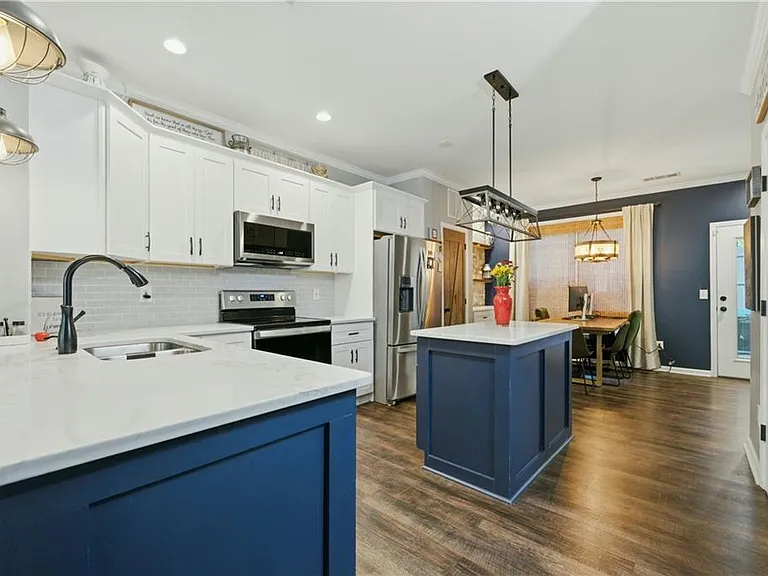1133 Village Ct SE — Photo 4