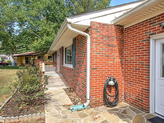4th image of 5933 Portview Cir