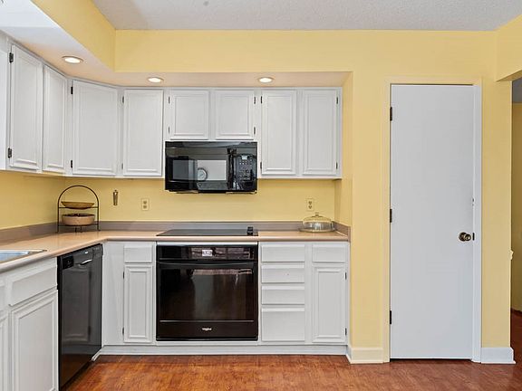 5th image of 617 12th Ave NW