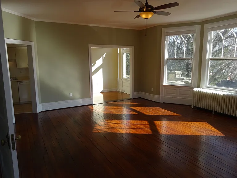 220 Graham St — Photo 3