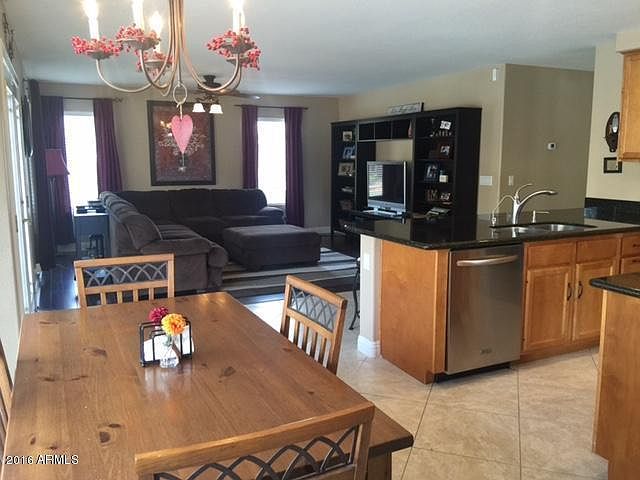 1st image of 224 W Goldfinch Way