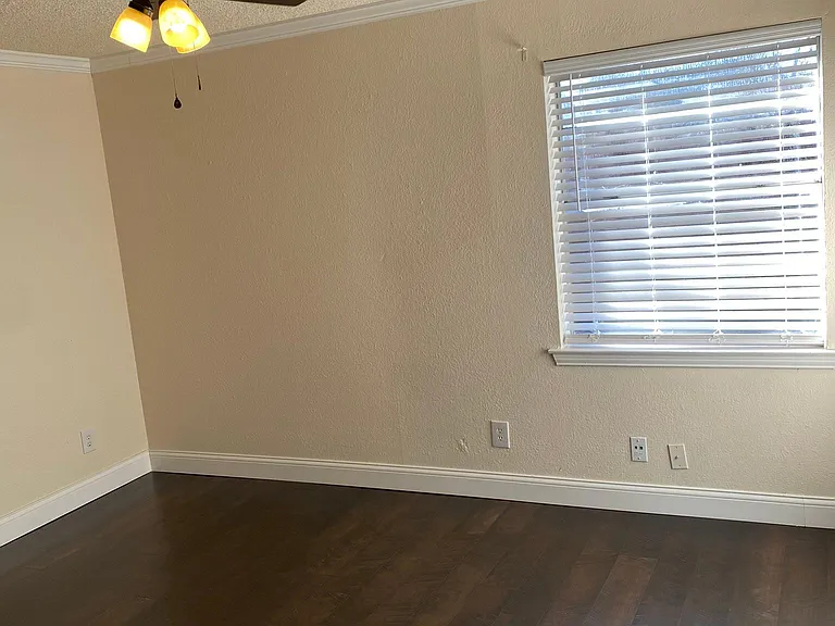 2421 Lakeview Cir — Photo 17