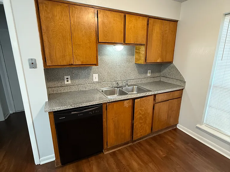 6 Harroun Ct #B — Photo 8