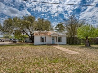 609 Dickson St, Lexington, TX 78947