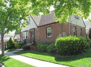 316 Foch Blvd, Mineola, NY 11501