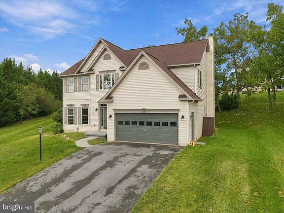 3rd image of 48 Lansing Ct