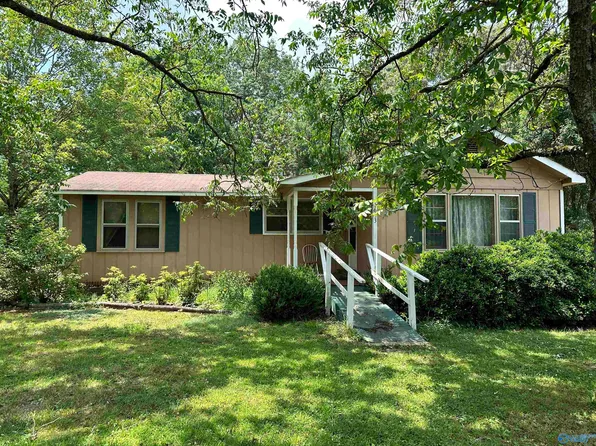1653 Walker Ln, New Market, AL 35761