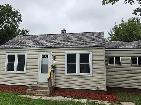 332 Gilbert Ter, Machesney Park, IL 61115