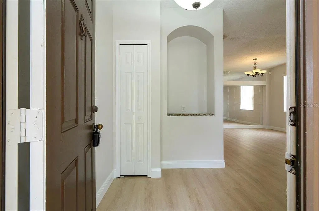 4 bed, 2.0 bath, 1956 sqft, $2,850 — Photo 3