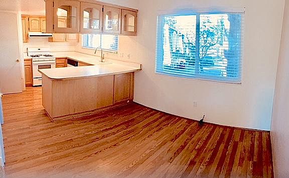 Dining with breakfast bar