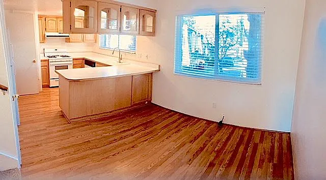 Dining with breakfast bar