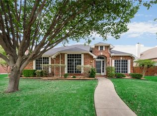 8110 Salzburg Dr, Rowlett, TX 75089