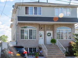 96 Beekman St, Staten Island, NY 10302
