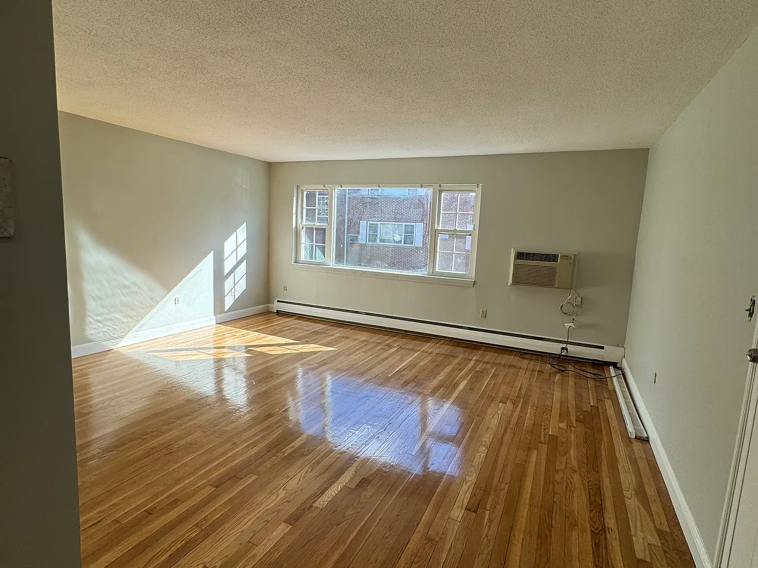 2 bed, 900 sqft, $2,295 — Photo 1
