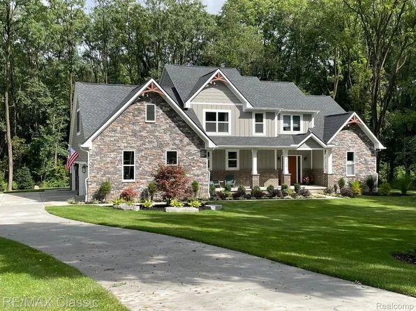 183 Briarwood, Highland, MI 48356