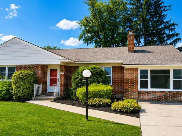 23 Circle Dr, Camp Hill, PA 17011