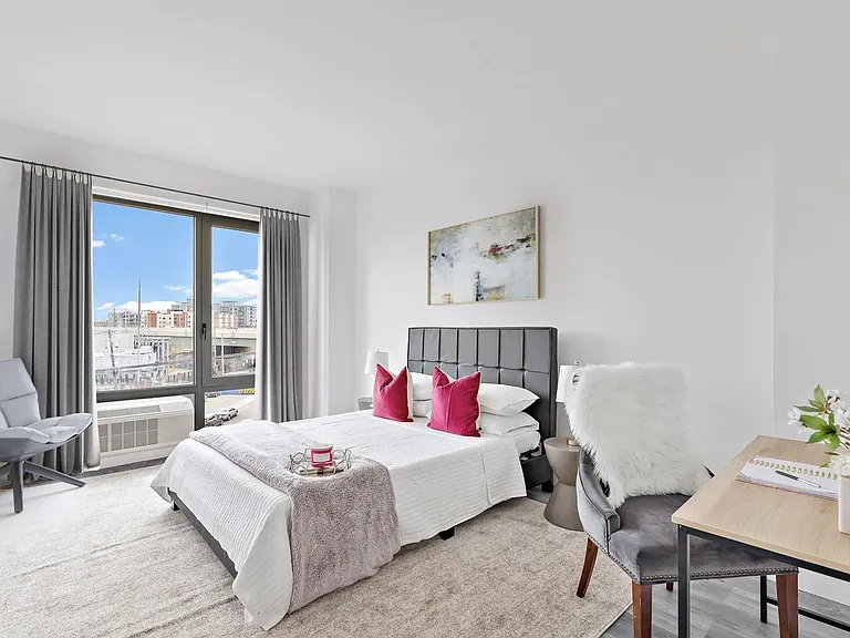 460 Grand — Photo 14