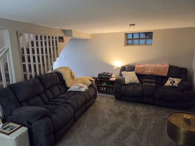 2359 Victoria St N — Photo 15