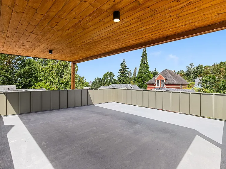 1615 Larrabee Ave — Photo 18