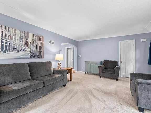 5th image of 1821 Grand Blvd