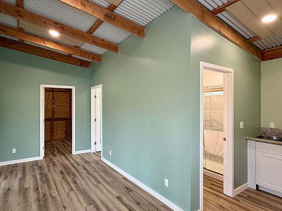 2nd image of 16-1901 Uau Rd