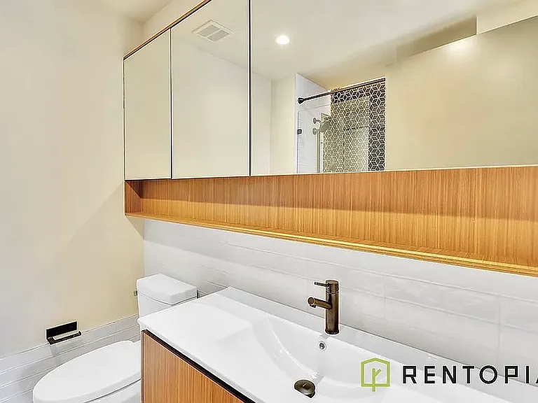 338 Evergreen Ave #402 — Photo 8