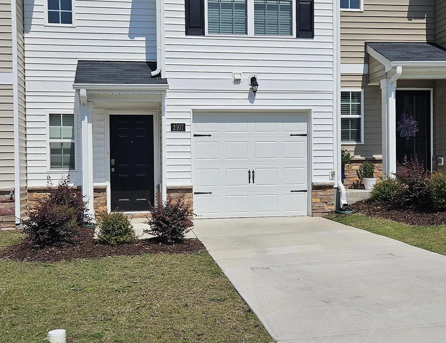 3 bed, 2.5 bath, $1,675 — Photo 1