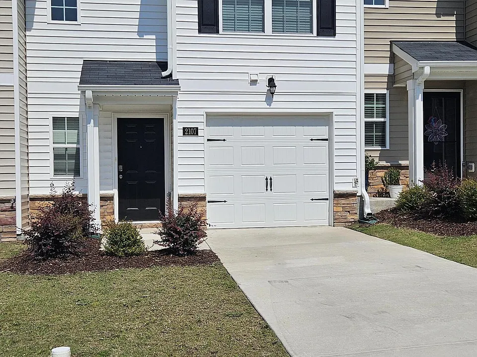 2107 Gracie Ln