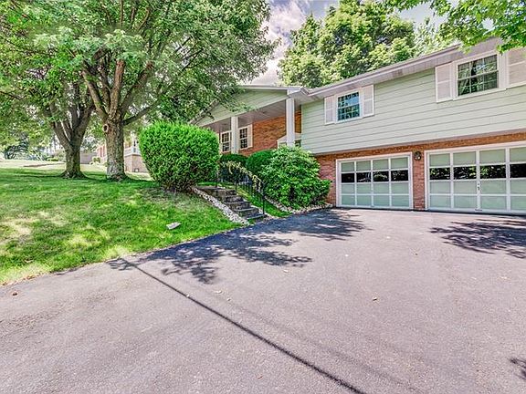 2nd image of 9 Waverly Dr