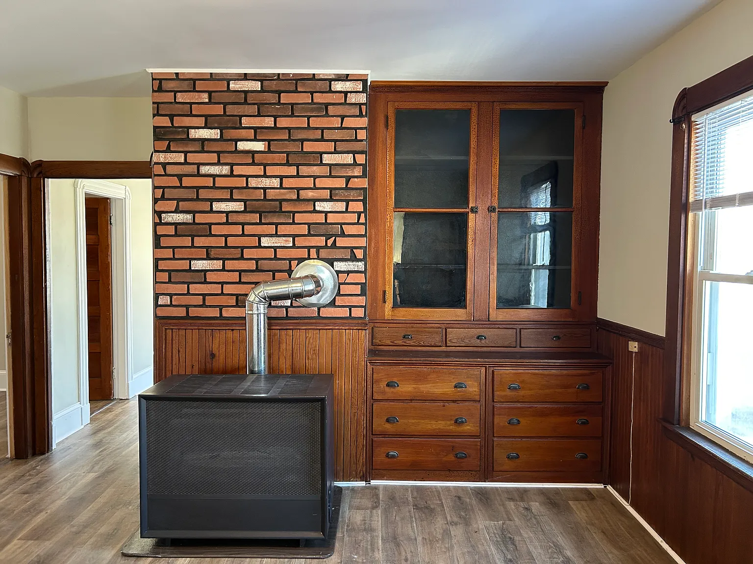 3 bed, 1200 sqft, $2,100 — Photo 3